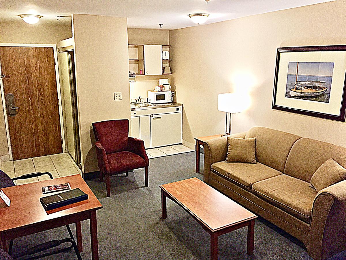 Coastal Inn Dartmouth Екстер'єр фото