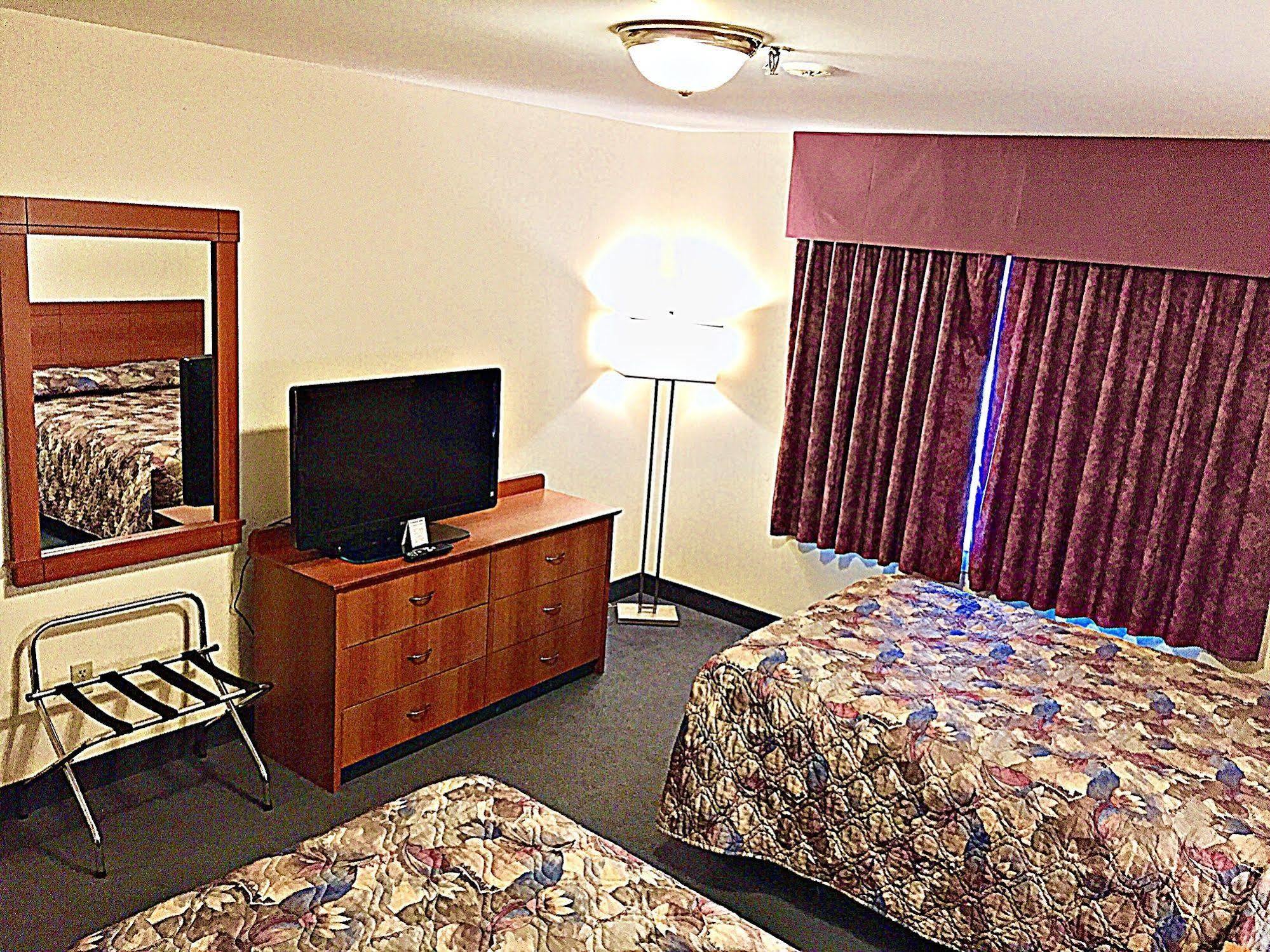 Coastal Inn Dartmouth Екстер'єр фото